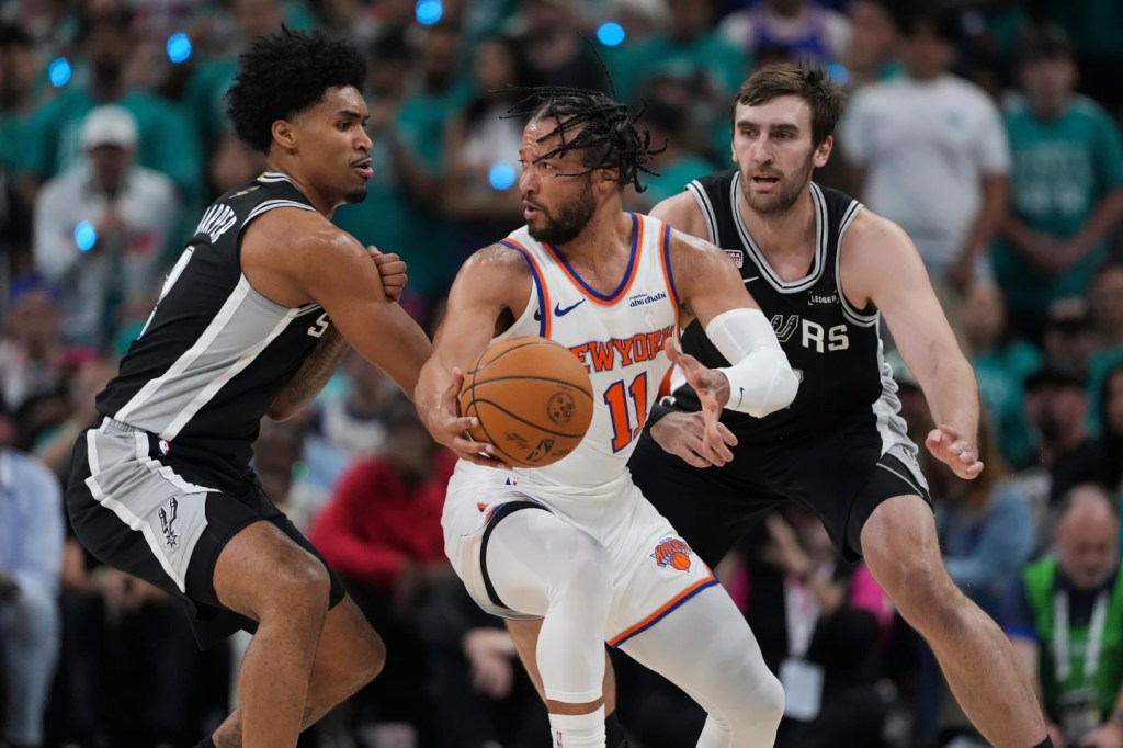 Jalen Brunson scores 30 and Knicks finish on 11-0 run, steal Game 1 from Spurs with 105-95&nbsp;win