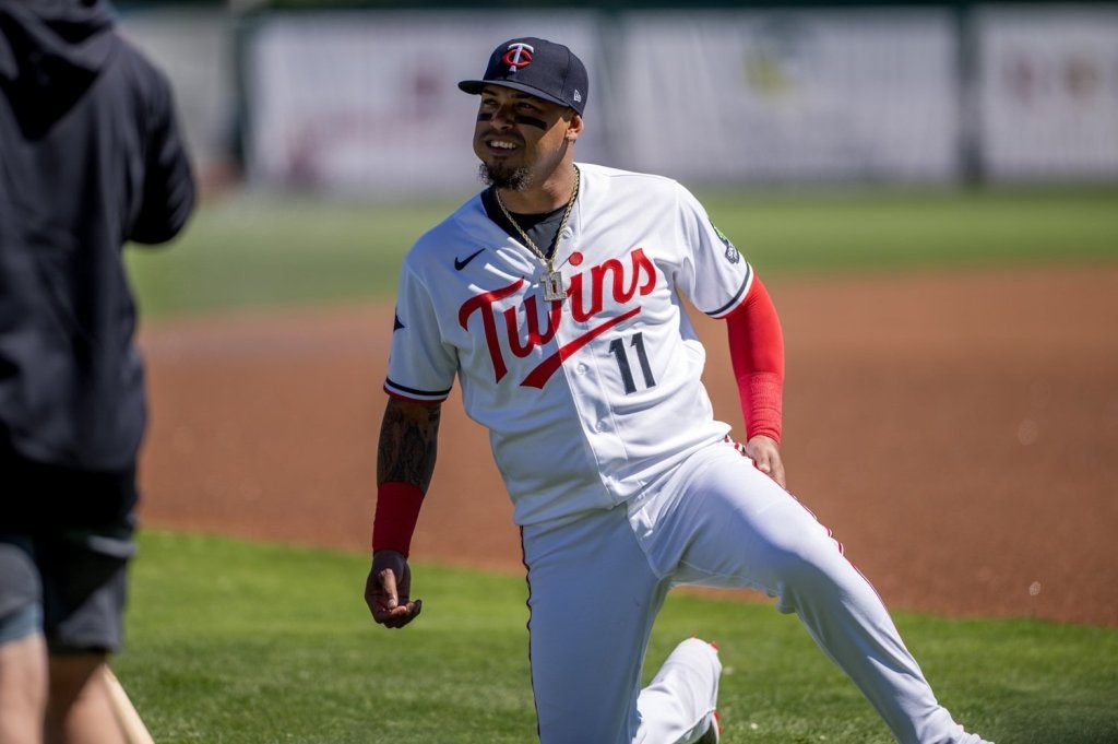 Orlando Arcia clears waivers, accepts Triple-A assignment, remains in Twins organization