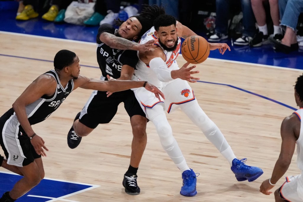 Knicks complete record rally from 29 points down and beat Spurs 107-106 for 3-1 NBA Finals&nbsp;lead
