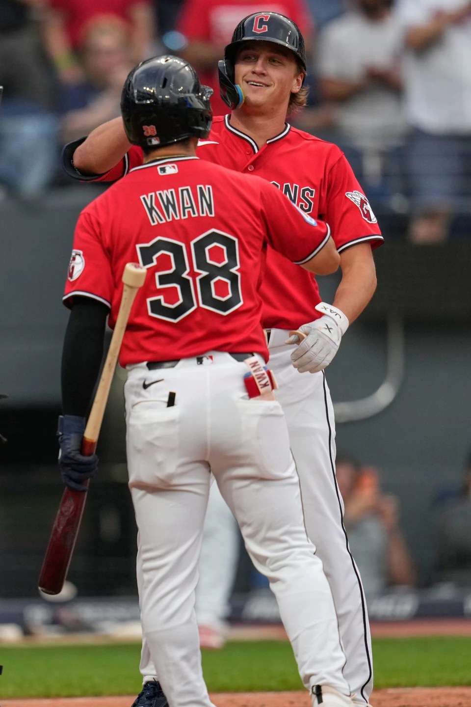 Guardians hit 7 longballs in 13-4 win over Twins