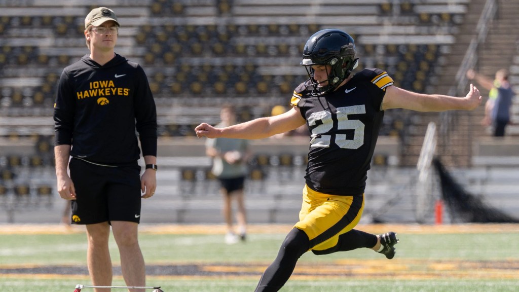 Iowa football K Eli Ozick named to Lou Groza Award watch list
