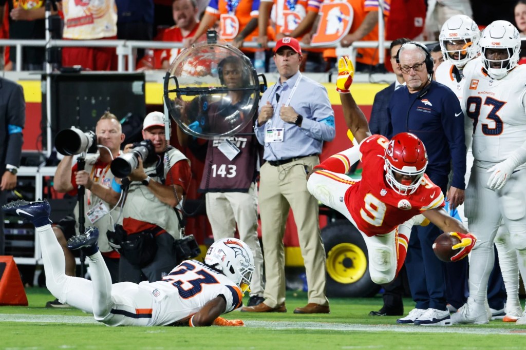 Walker runs all over Denver, Mahomes looks healthy as Chiefs beat up Broncos&nbsp;31-10
